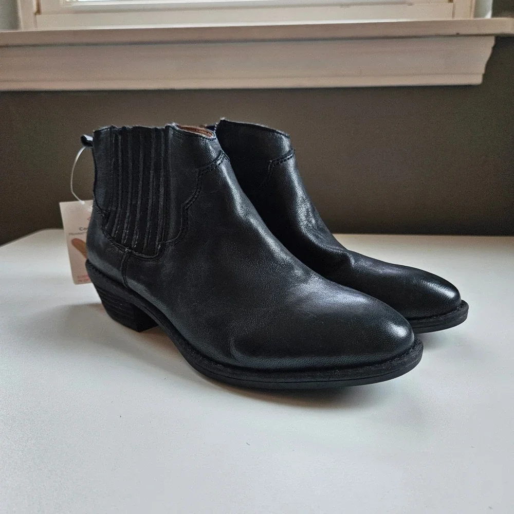 Comfortiva Black Leather Ankle Boots Womens 6.5W Wide Office Western Solid
